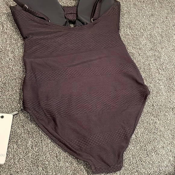 TAGS ON Monte&Lou one piece bathing suit with texture and built in cup sizing 6 - Picture 6 of 6